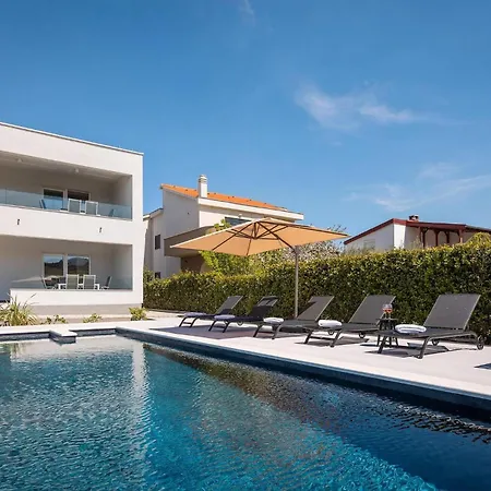 Luxurious In Ljubacki Stanovi 펜션 Ljubač