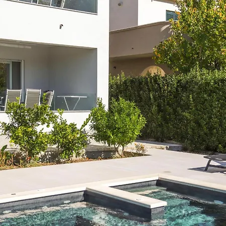 Stunning In Ljubacki Stanovi 펜션 Ljubač